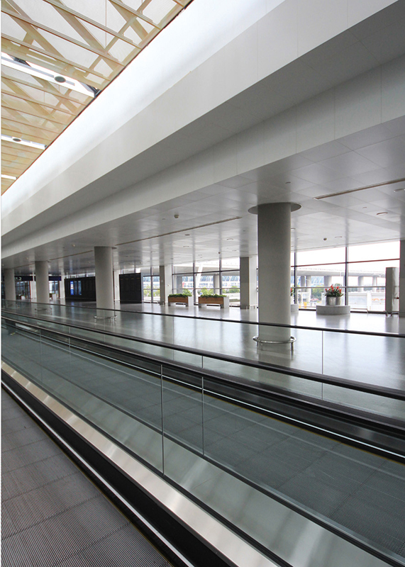 Moving sidewalk